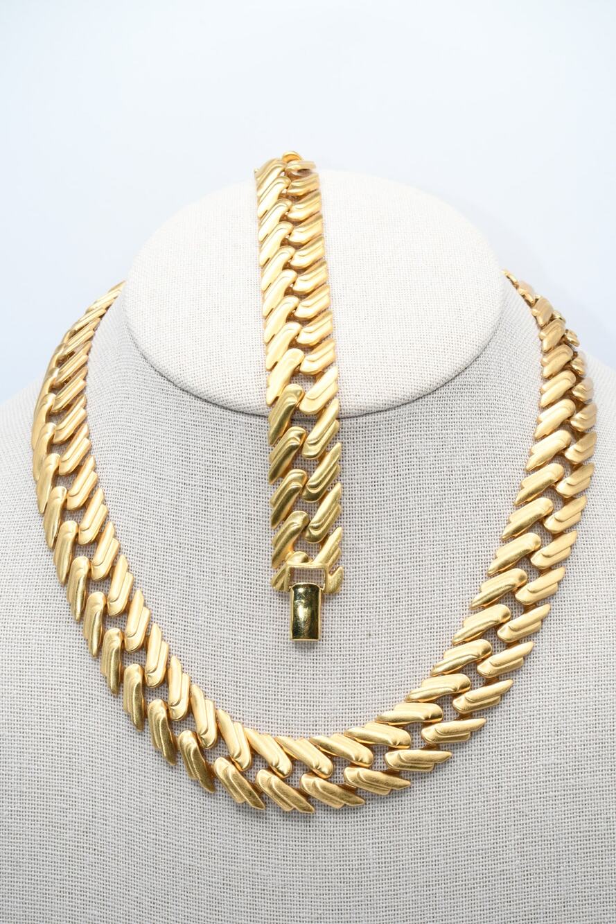 Vintage MONET Gold Tone Interlocking Link Necklace Bracelet Set Signed
